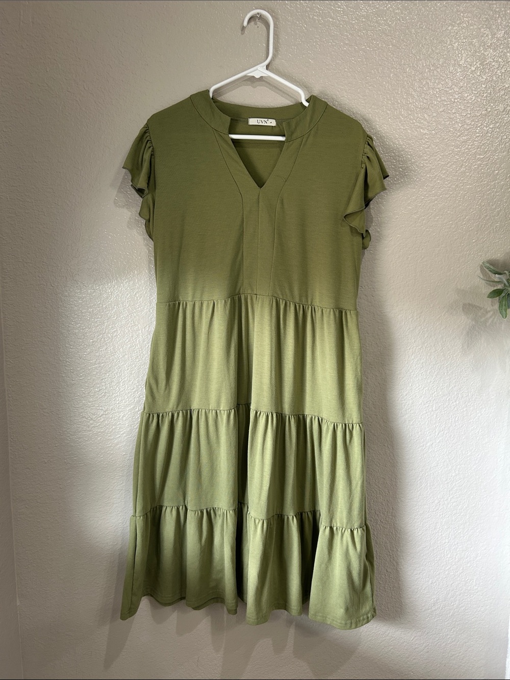 UVN Women’s Olive Green Tiered V-Neck Midi Dress Sz L Ruffle Summer TC0025